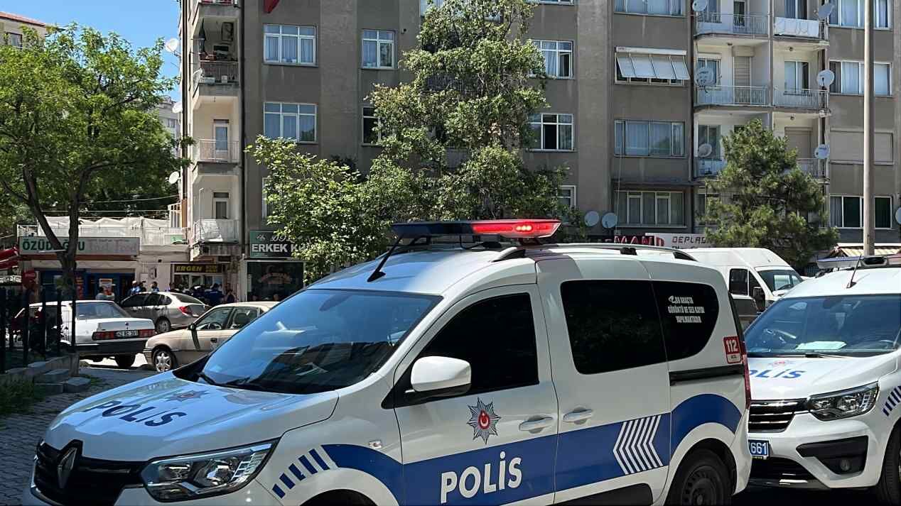 Apartmandaki Tartışmada Yönetici Karnından Bıçaklandı (2)