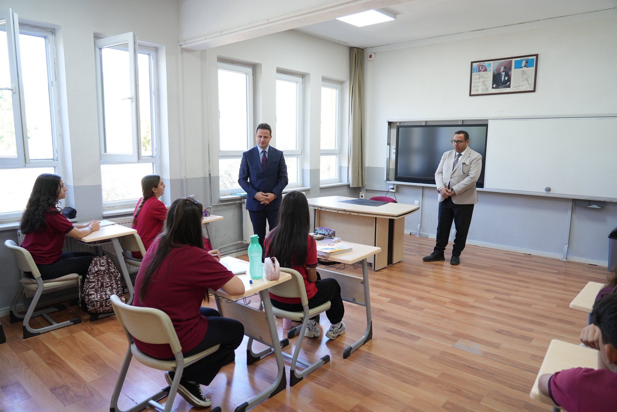 Emre Çay Bayram Sonrası İlk Derste Öğrencilerle Buluştu (2)