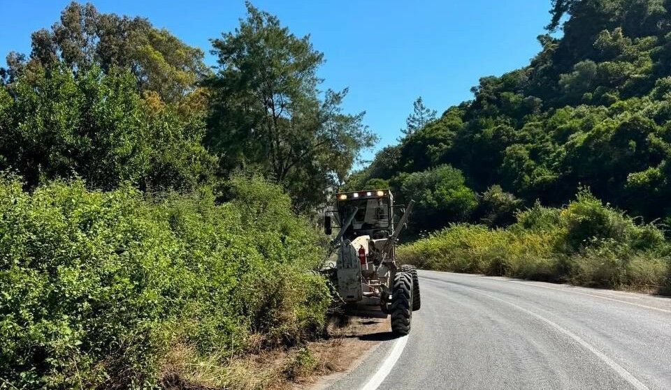 Marmaris’te Yangın Riskine Karşı Yol Kenarlarında Temizlik Çalışması (1)