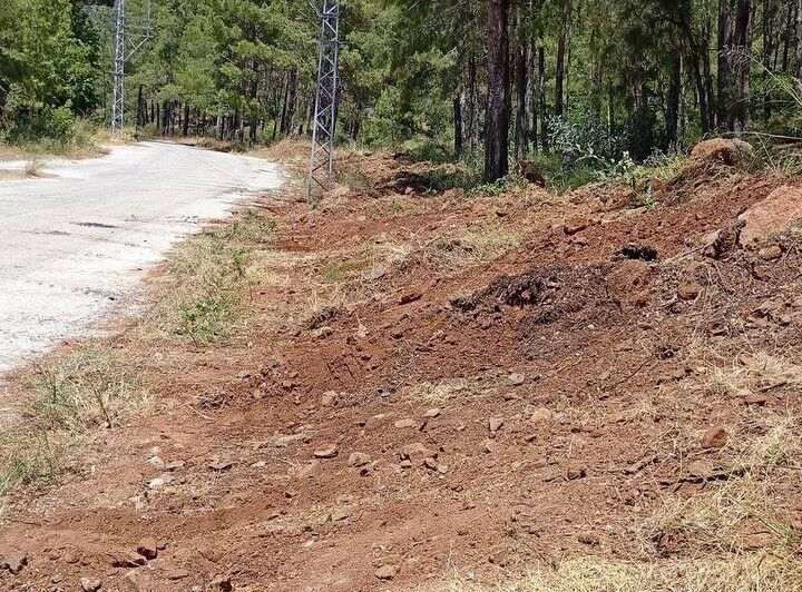Marmaris’te Yangın Riskine Karşı Yol Kenarlarında Temizlik Çalışması (3)