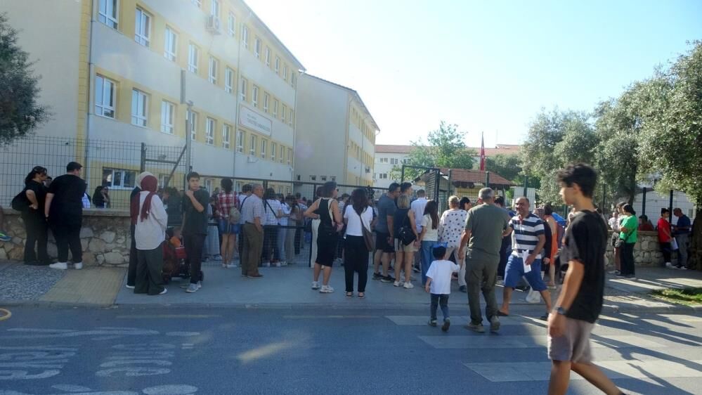 Menteşe’de Lgs Heyecanı Sabah Erken Saatlerde Başladı (1)