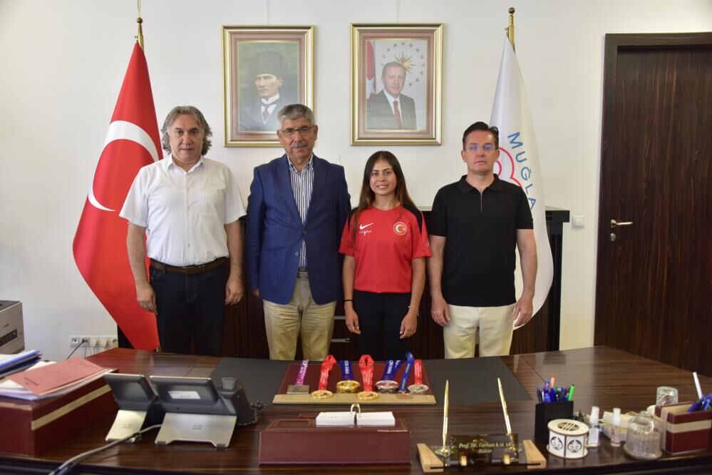Rektör Kaçar’dan Milli Okçu Hazal Burun’a Tebrik (2)