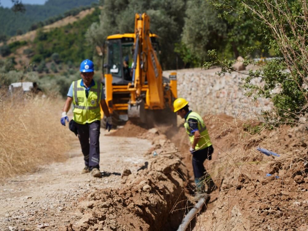 Zeytinköy’de İçme Suyu Hatları Yenileniyor (1)