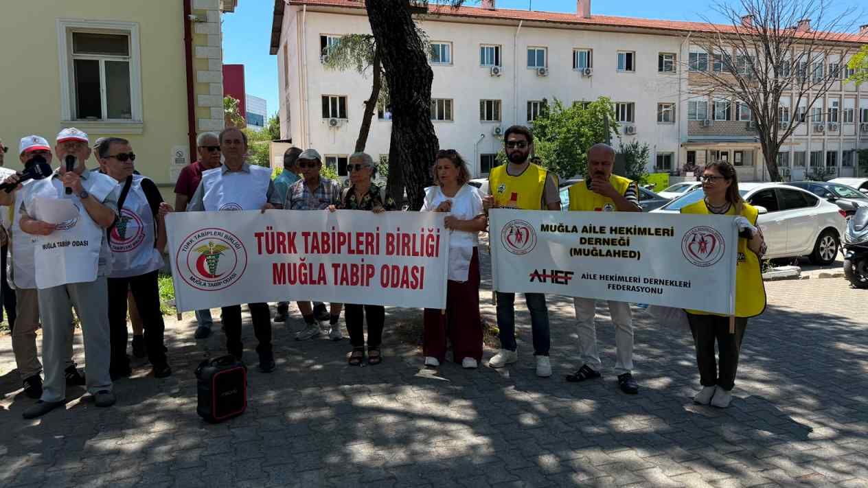 Muğla’da Sağlık Çalışanlarından Sözleşme Fesihlerine Tepki (9)