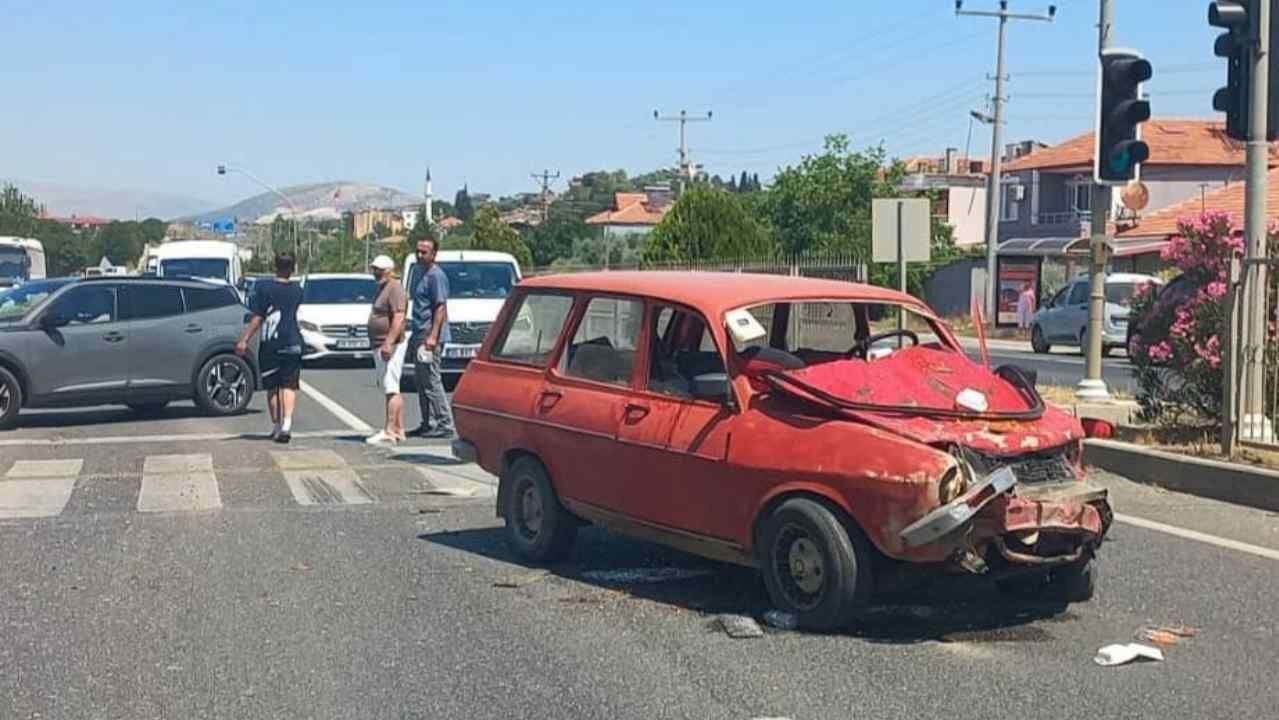 Muğla Aydın Yolunda Kaza 8 Yaralı (1)