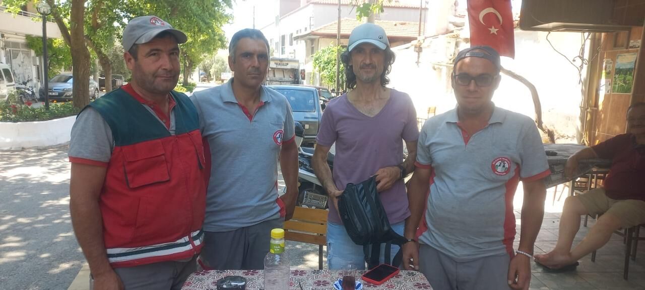 Muğla’da temizlik işçileri, para ve ziynet dolu çantayı sahibine teslim etti