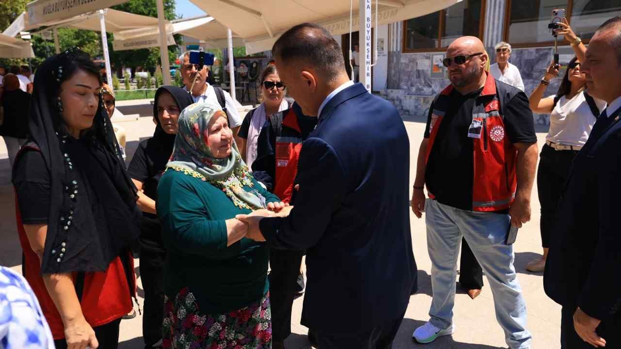 Vali Akbıyık Şehit Babasının Cenazesine Katıldı (3)