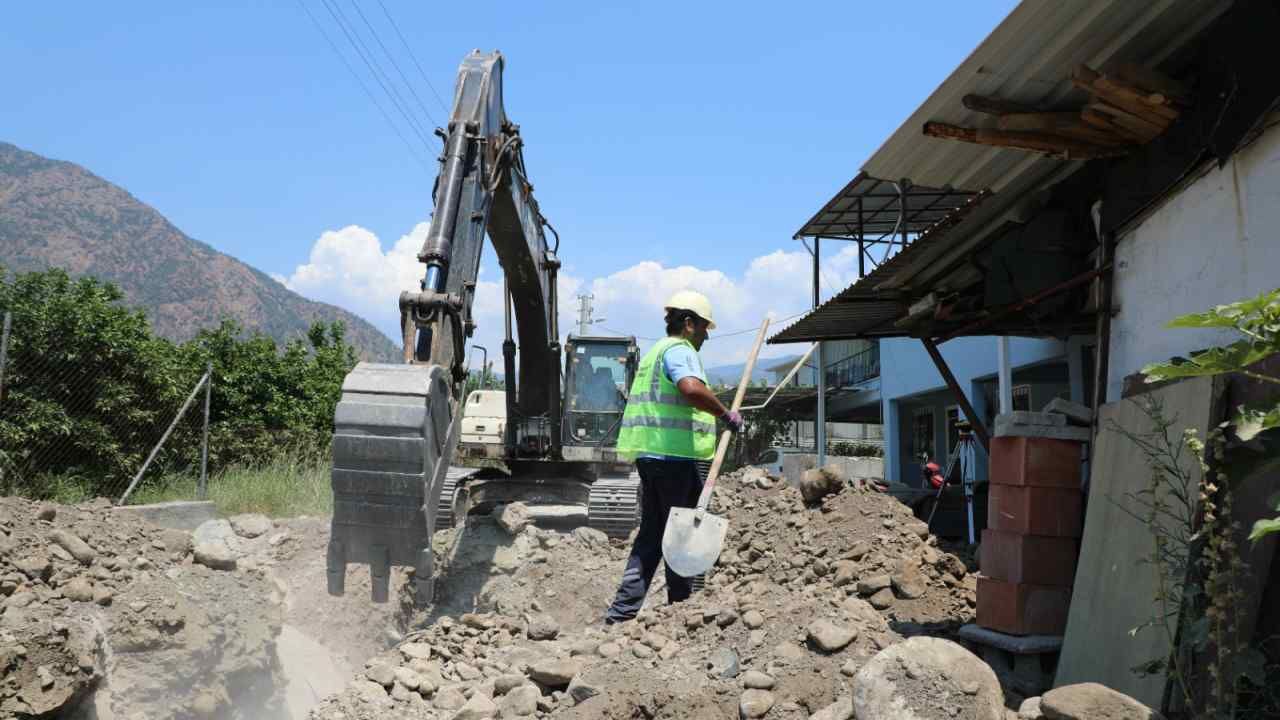 Muski̇ Toparlar’da Kanalizasyon Sorununu Çözüyor (5)