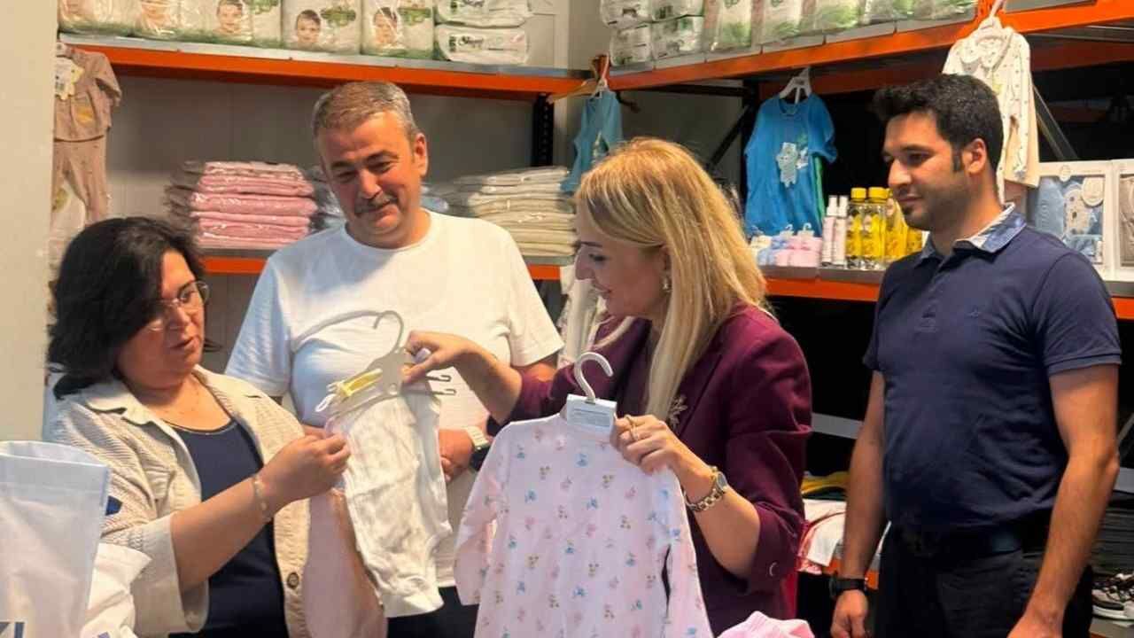 Ak Parti Muğla’dan Minik Eller Mağazasına Destek (2)