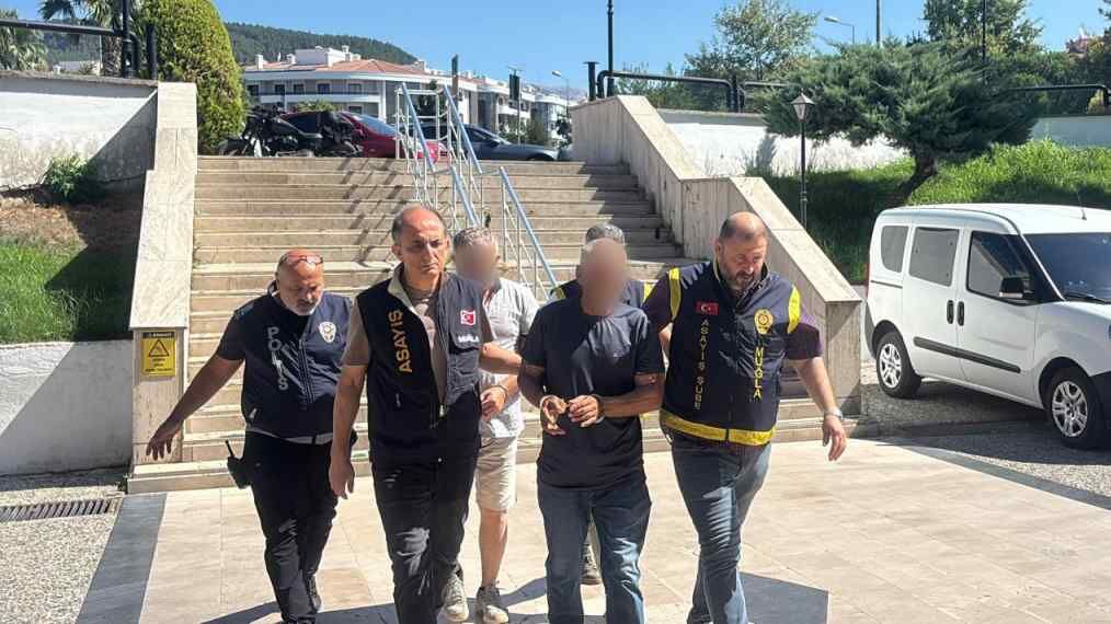 Parke Taşı Hırsızlığı Şüphelisi Eski Emniyet Müdürü Adliyeye Sevk Edildi (1)