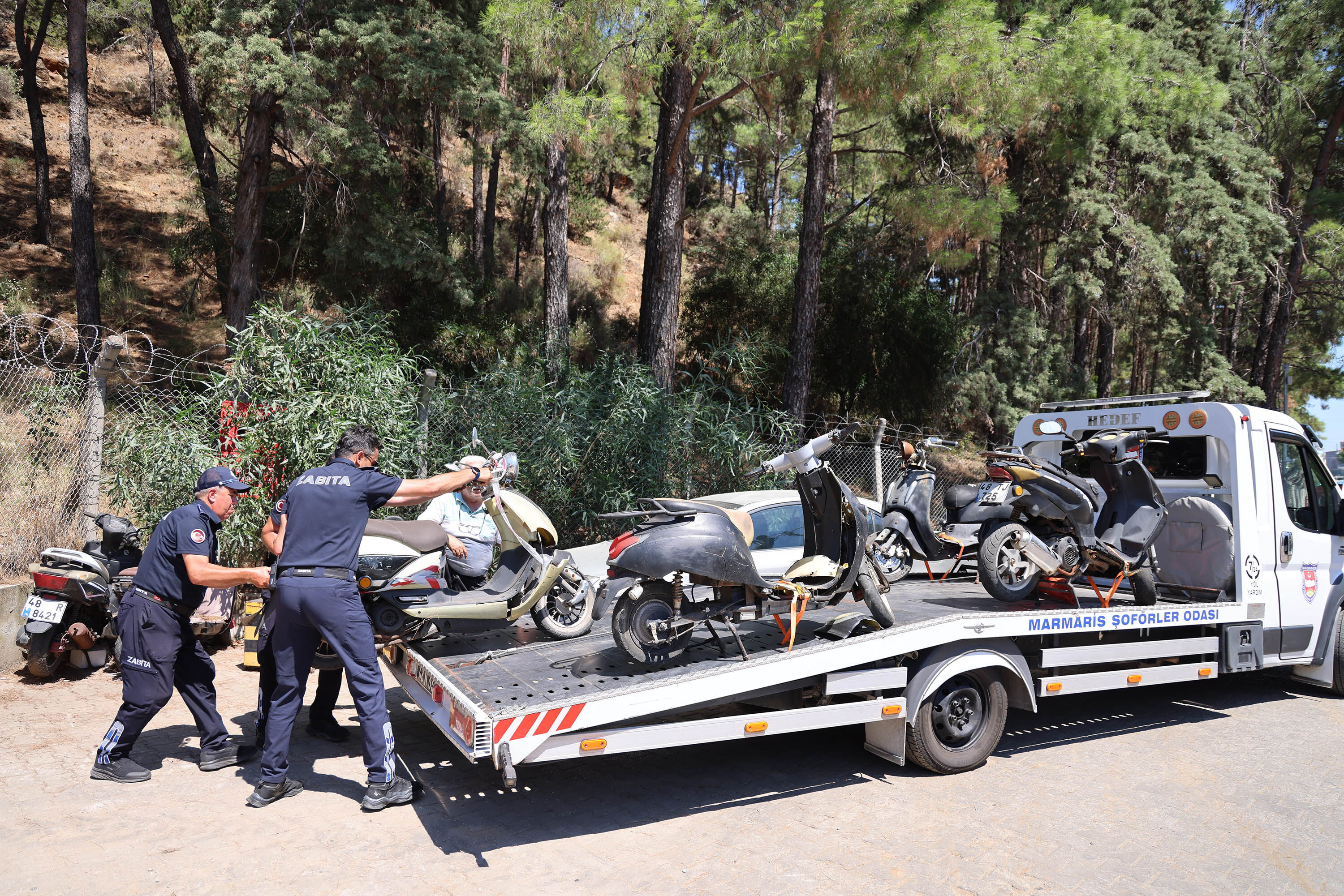 Marmaris'te Hurda Araç Temizliği Başladı (2)