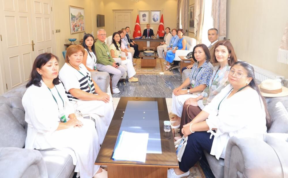 Kazakistanlı Öğretmenlerden Vali Akbıyık’a Ziyaret (3)