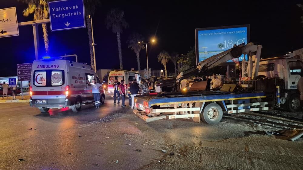 Bodrum’da İki Otomobil Çarpıştı 1 Yaralı (2)