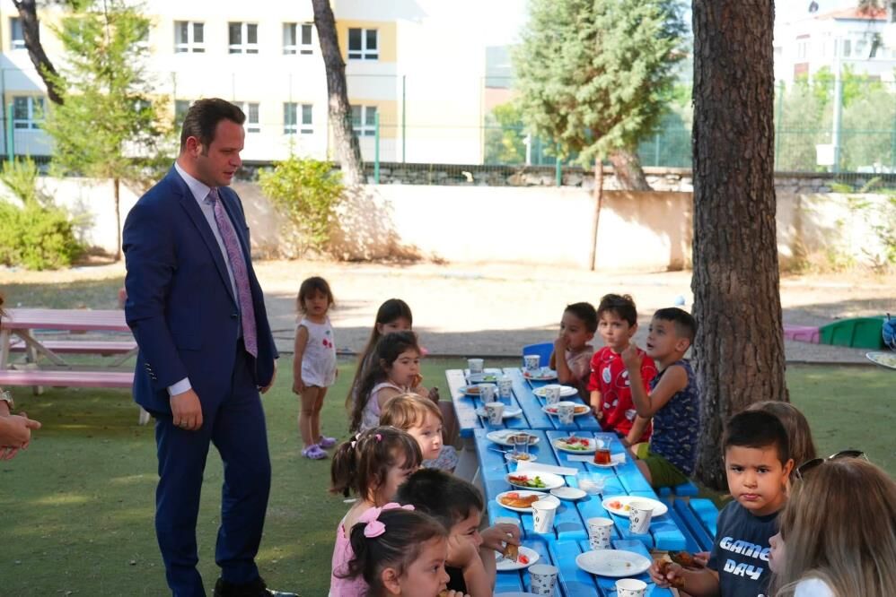 Emre Çay’dan Yaz Döneminde Eğitime Devam Eden Anaokuluna Ziyaret (2)