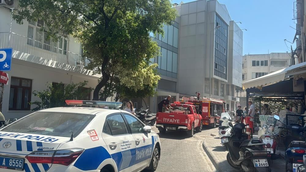 Marmaris’te Giyim Mağazasında Yangın Paniği (2)