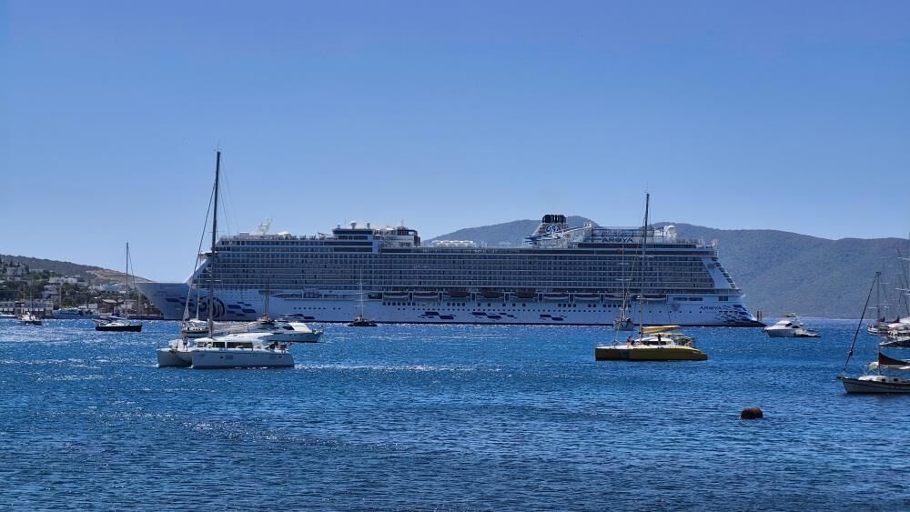 Bodrum’a Iki Kruvaziyerle 3 Bin 292 Turist Geldi (2)