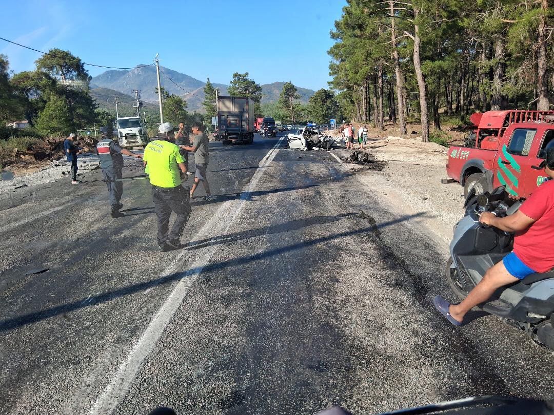 Marmaris Datça Yolunda Feci Kaza 3 Yaralı (1)