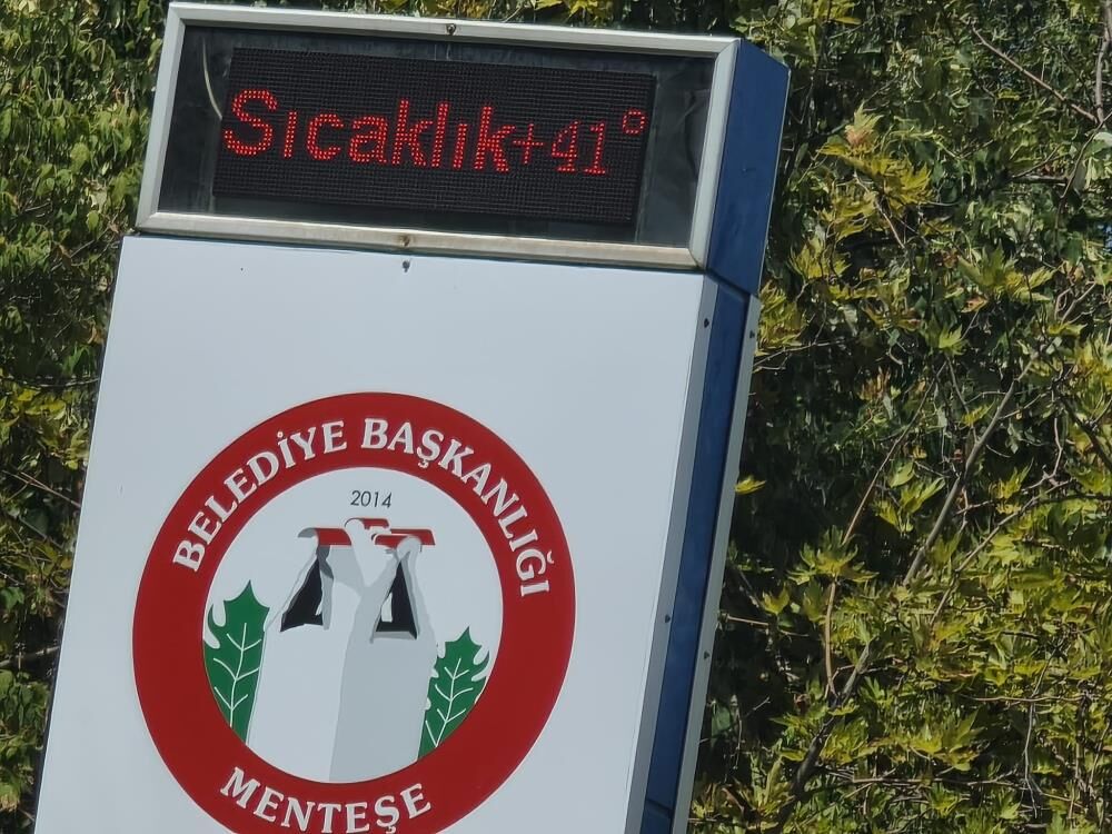 Menteşe’de Sıcaktan Bunaldı, Çareyi Oto Yıkamada Buldu (5)