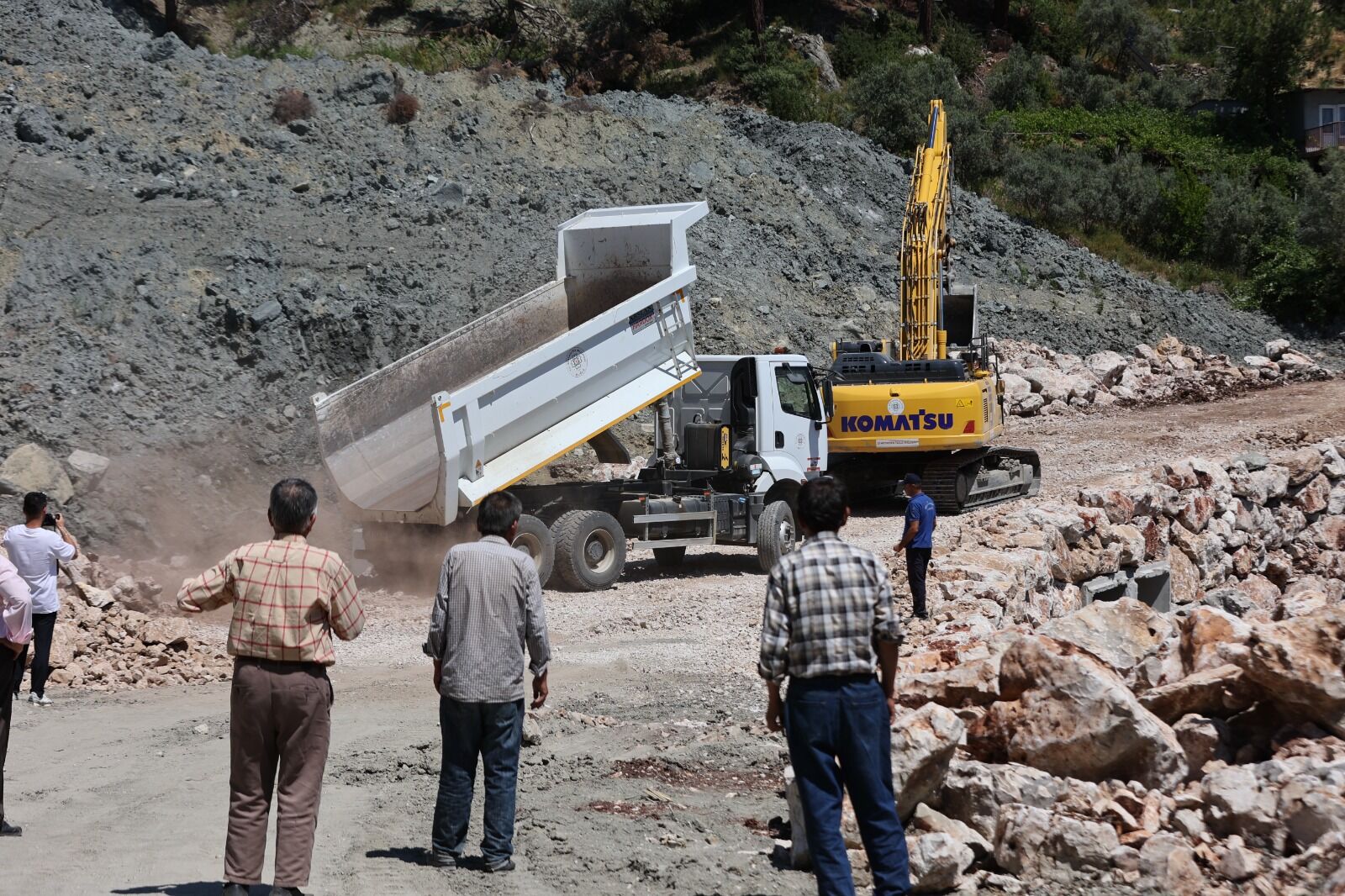 Bağlıağaç Mahallesi Yolunda Sona Gelindi, Ulaşım Yeniden Sağlanacak (3)