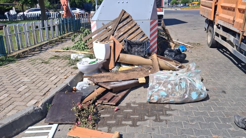 Marmaris’te Kaçak Atıklar Temizlik Hizmetlerini Aksatıyor (1)