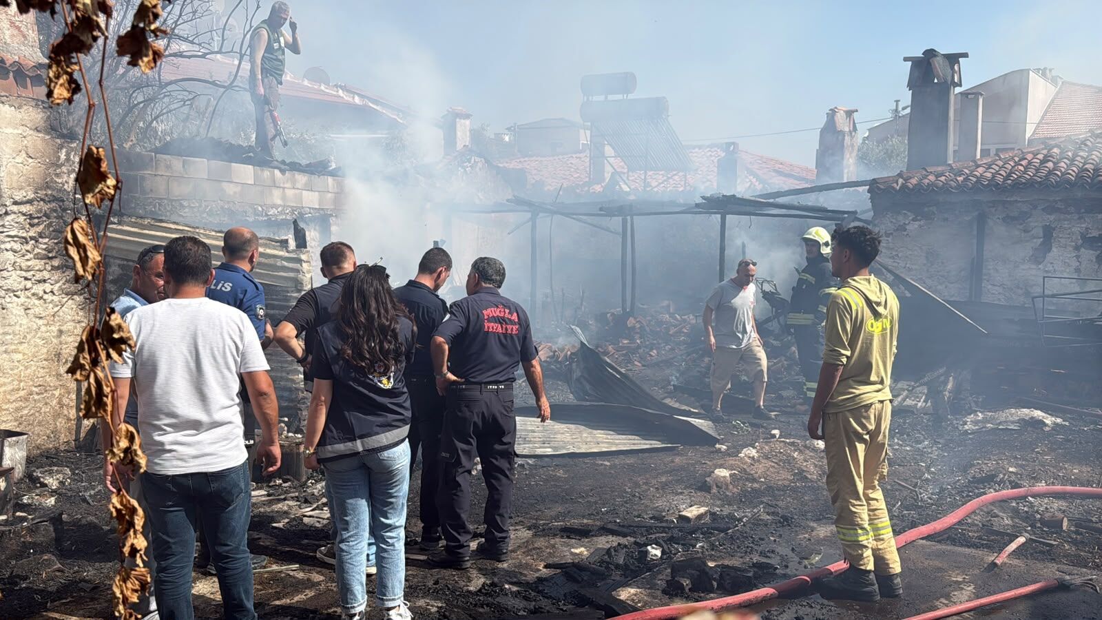 Menteşe’de Ev Yangını Bir Kişi Hayatını Kaybetti (2)