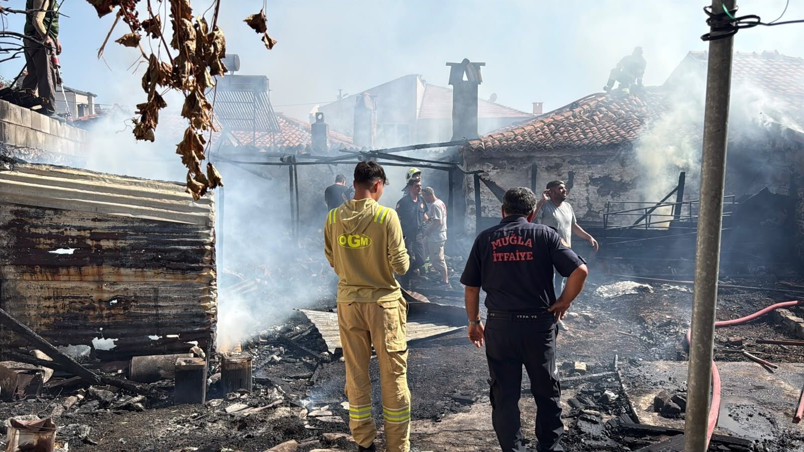 Menteşe’de Ev Yangını Bir Kişi Hayatını Kaybetti (3)