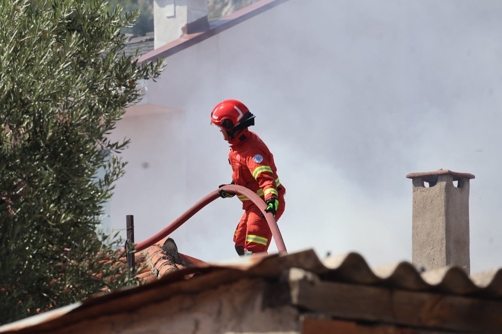 Menteşe’de Ev Yangını Bir Kişi Hayatını Kaybetti (6)