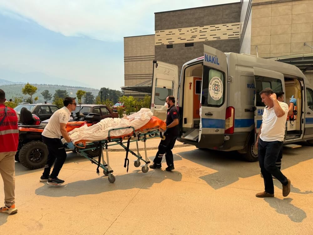 Seydikemer Yangınında 202 Kişi Tahliye Edildi (1)