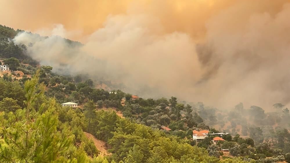 Seydikemer Yangınında 202 Kişi Tahliye Edildi (3)
