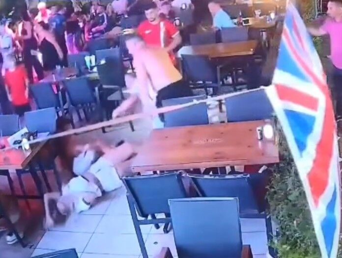 Marmaris'te Turist Restoranda Eşi Ve Çocuklarına Saldırdı (1)