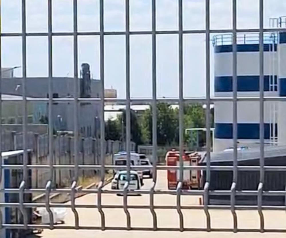 Fabrika Patlamasının Görüntüleri Ortaya Çıktı 2 Kişi Savruldu (2)