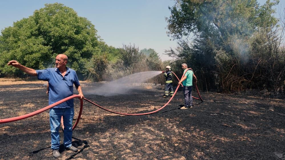 Menteşe'de Tarla Yangını Tonlarca Saman Balyasını Küle Çevirdi (3)