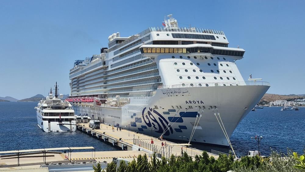 Aroya Kruvaziyeri Bodrum'a 1532 Yolcu Ve 1071 Personelle Ulaştı. Turistler Çarşı, Kale Ve Sahilde Yoğunluk Oluşturdu. Detayları Keşfedin (3)