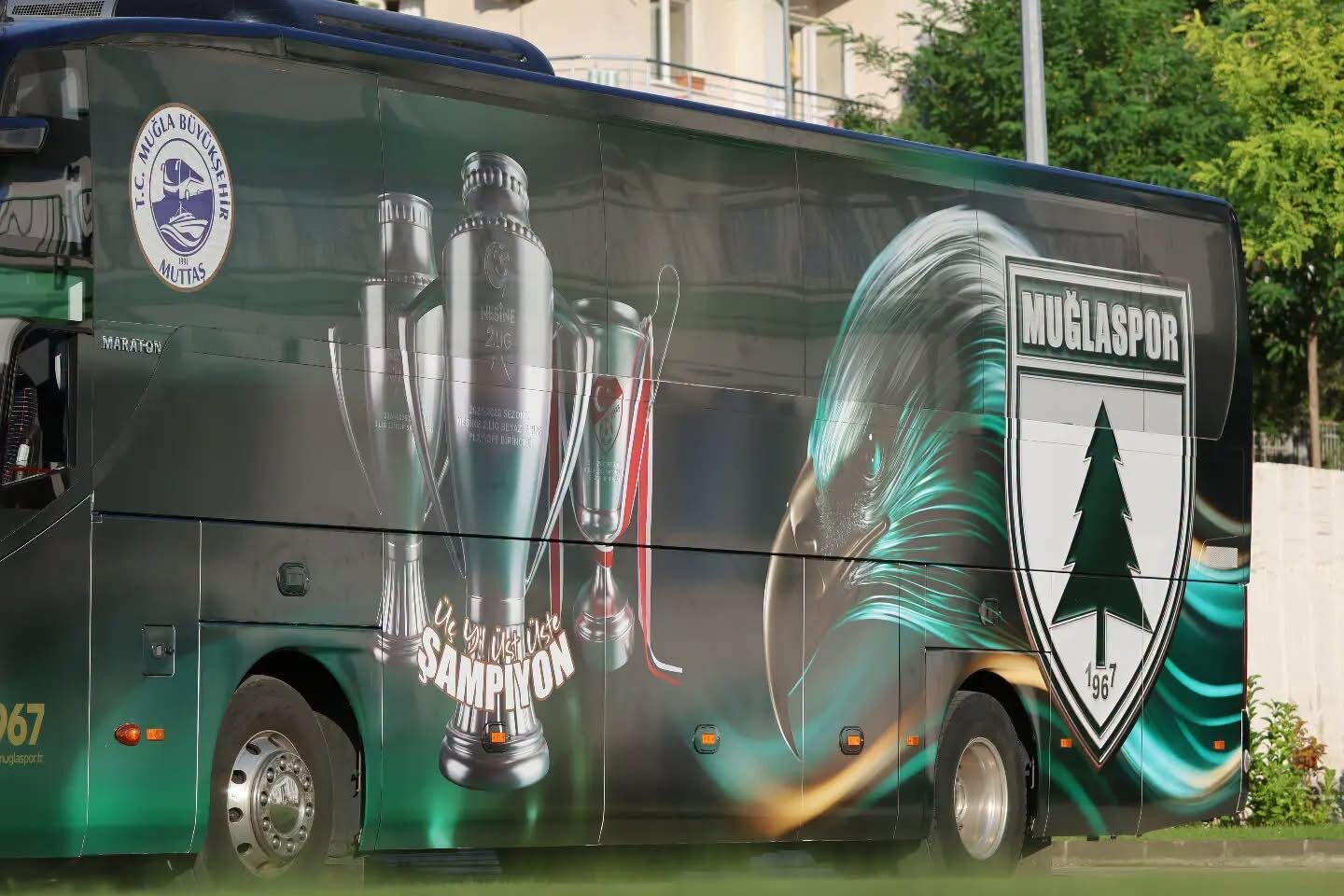 Muglaspor Yeni Takim Otobusu Sampiyonluklarla Donatildi.jpg3