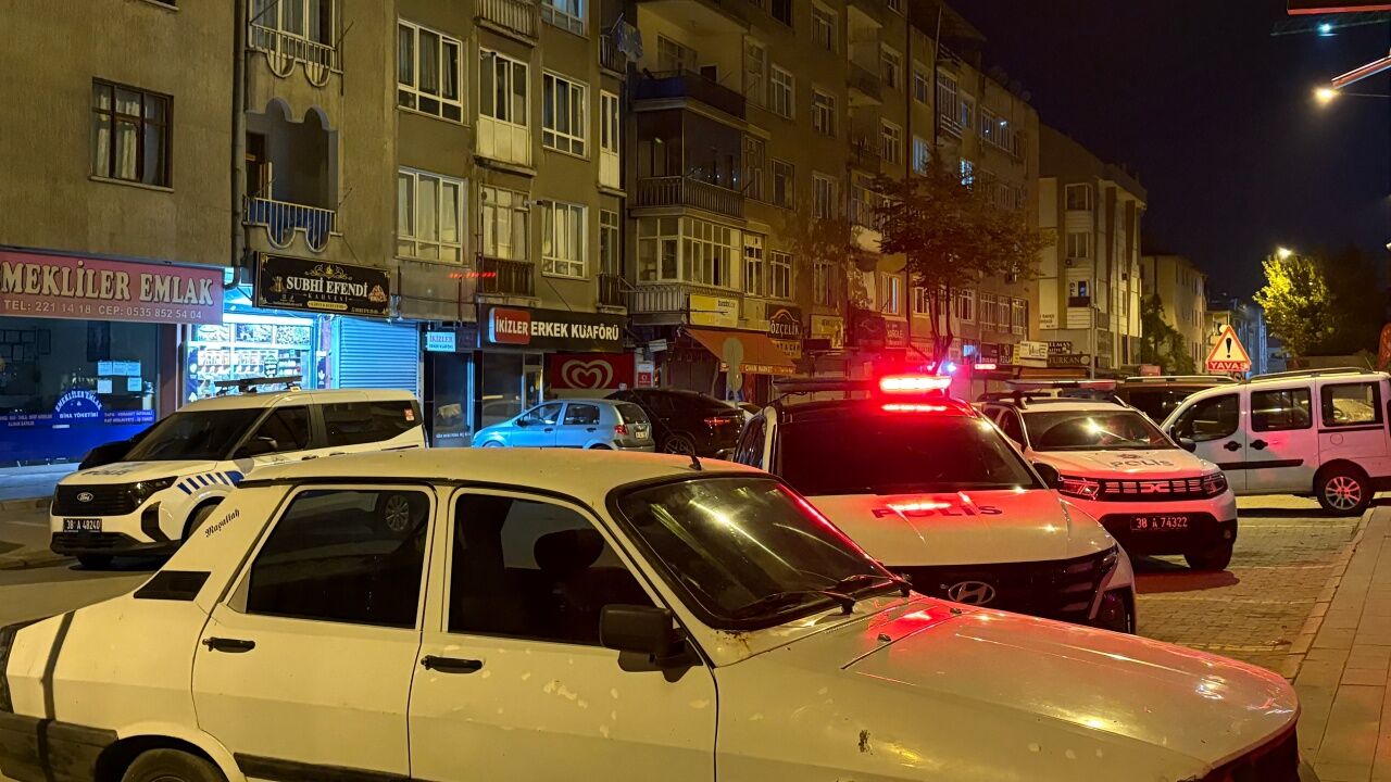 Once Biber Gazi Siktilar Sonra Bicakladilar