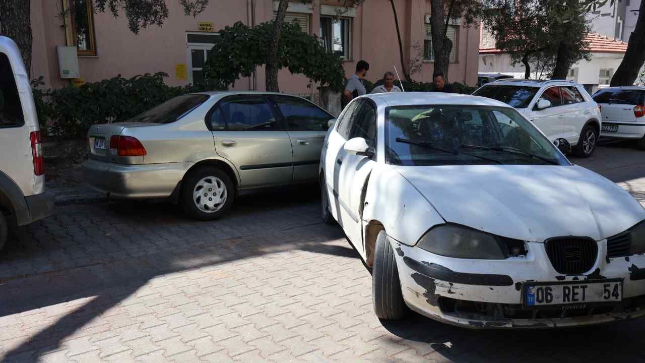Menteşe’de Sokak Ortasında Duran Aracın Gizemi Sonradan Çözüldü (2)