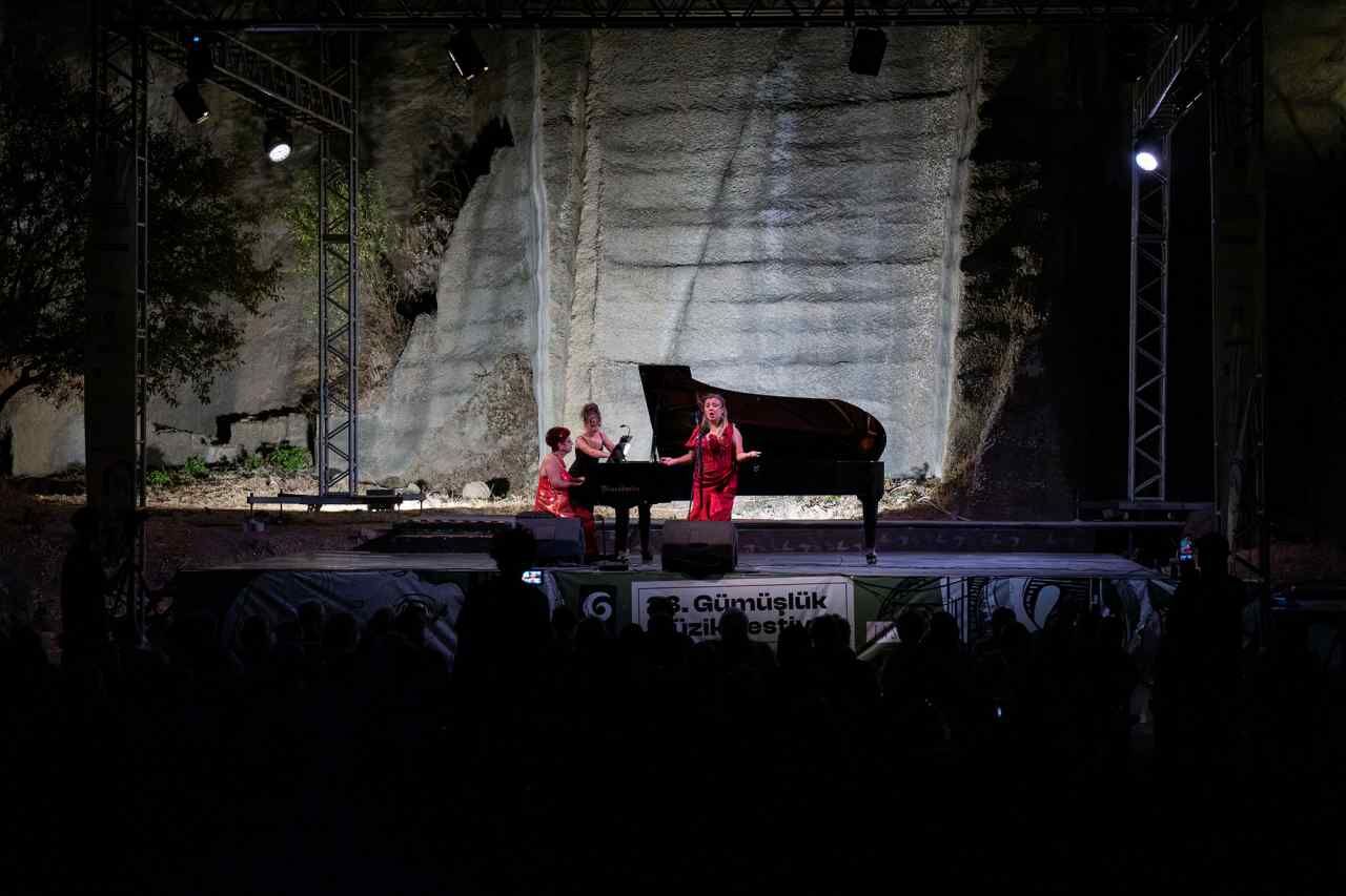 `Gumuslukte Tarihi Tas Ocaginda Klasik Muzik Soleni (3)