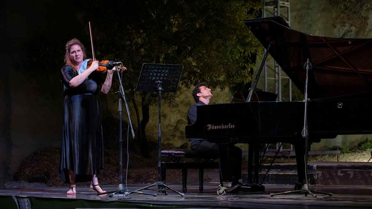 `Gumuslukte Tarihi Tas Ocaginda Klasik Muzik Soleni (4)