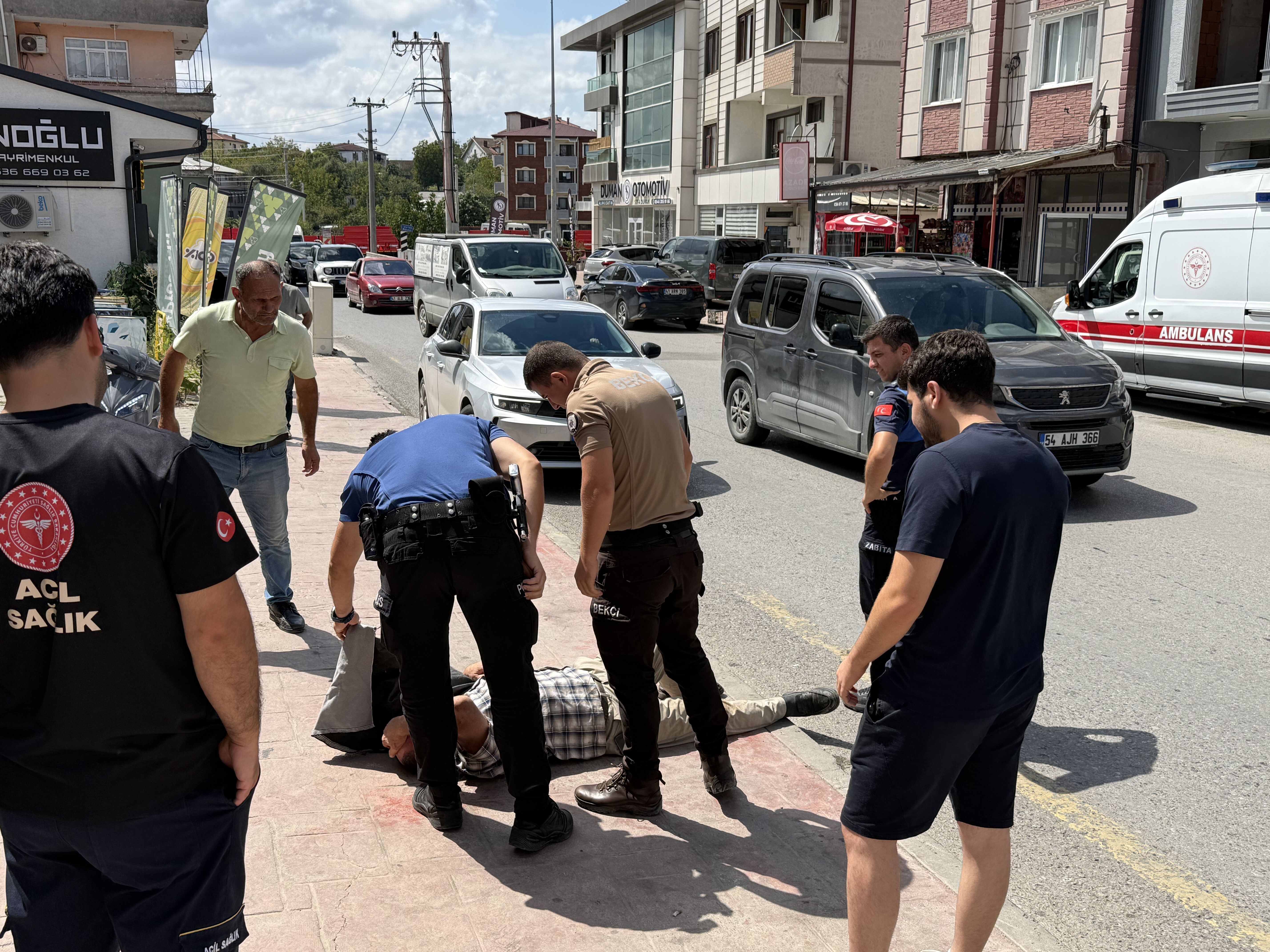 Kaldırımda Bulundu, Ekiplere Ben Mevtayım Diye Direndi (3)