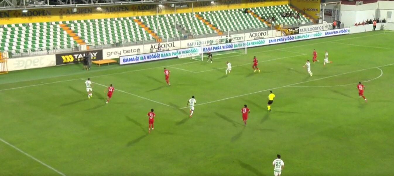 Muğlaspor Boluspor Maçında Tribünleri Şaşırtan Reklam Hamlesi (2)