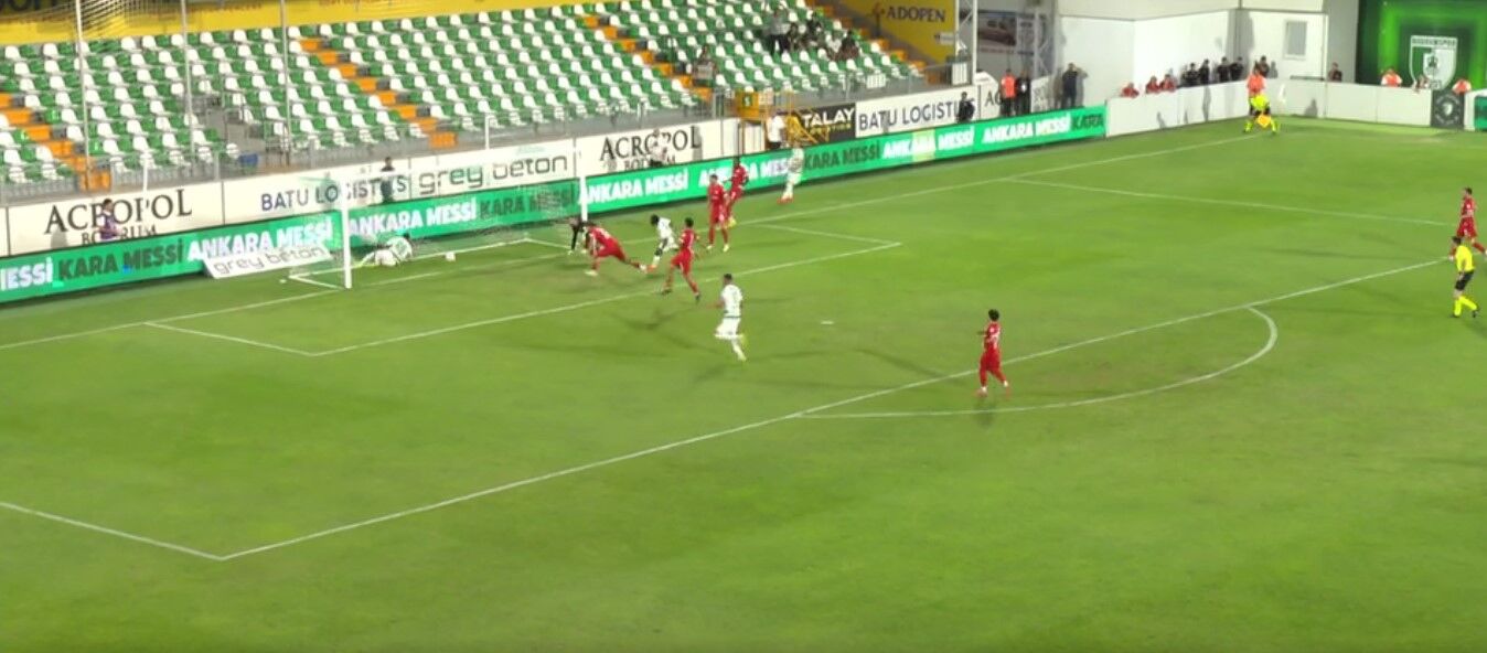 Muğlaspor Boluspor Maçında Tribünleri Şaşırtan Reklam Hamlesi (4)