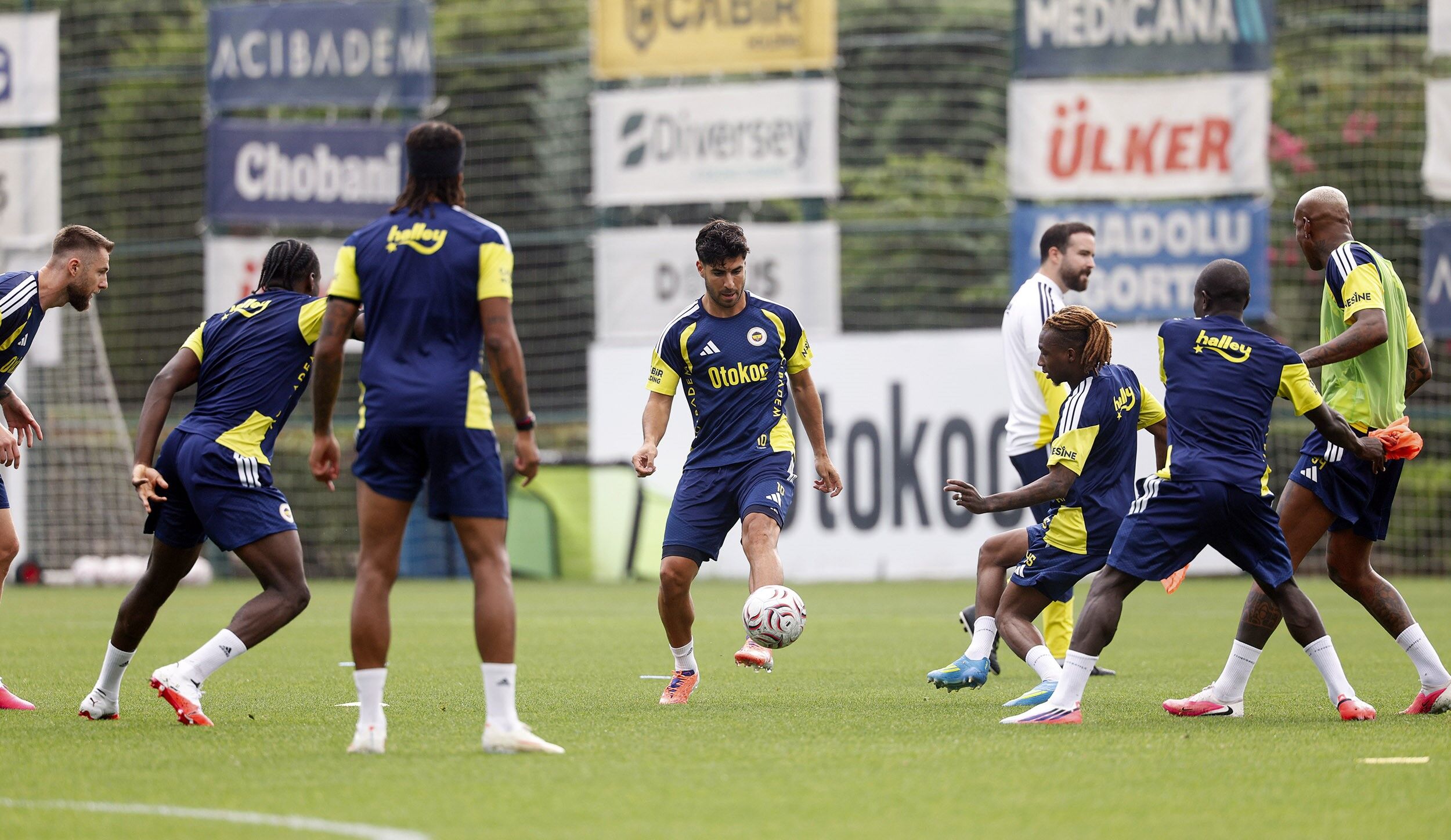 Fenerbahceye Mac Oncesi Kotu Haber 3 Futbolcu Yok (3)