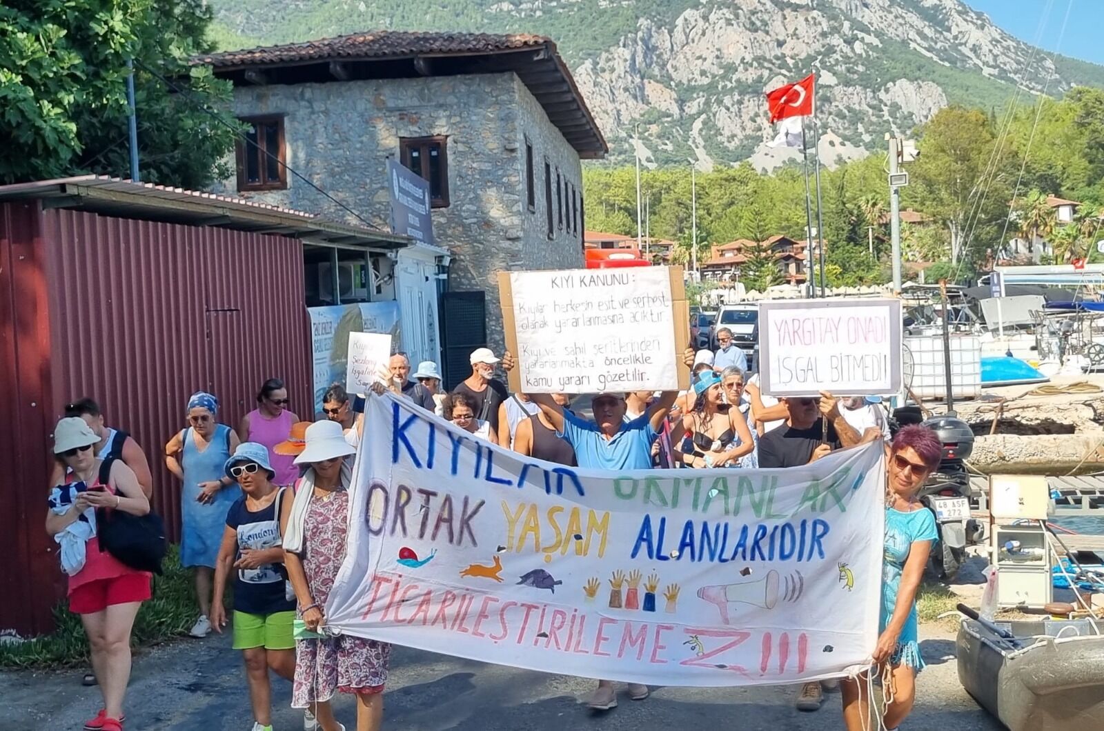 Akyaka’da Kıyı Işgali Eylemi Havlularını Serdiler (1)