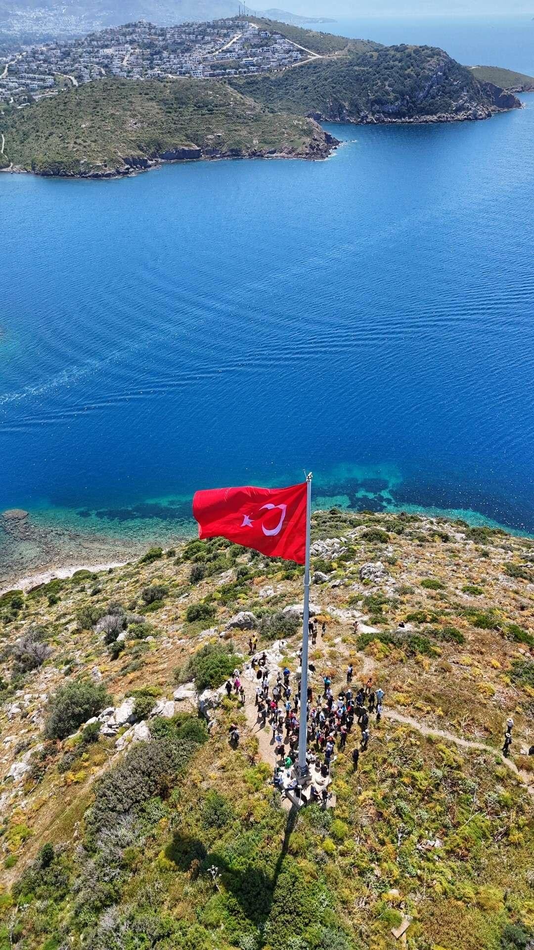 Bodrum’daki Bayrak Direklerinde Kapsamlı Bakım Tamamlandı (1)-1