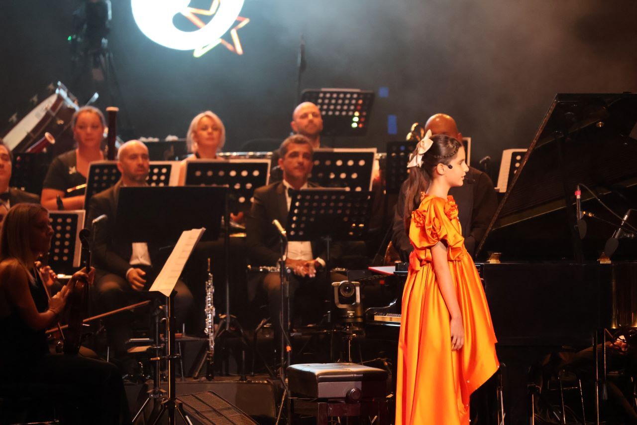 12 Yaşındaki İpek Nisa Muğla’yı Büyüledi İlk Konserinde Unutulmaz Gece (4)