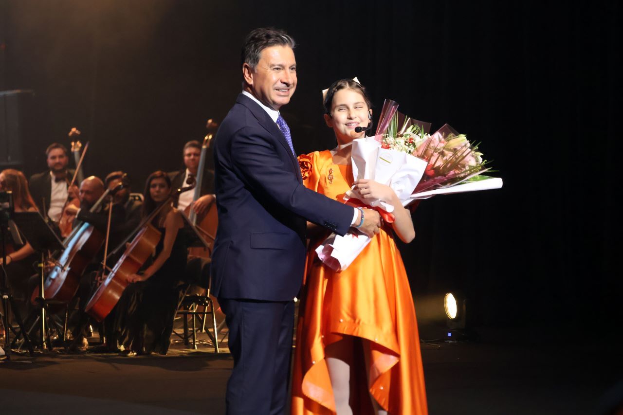 12 Yaşındaki İpek Nisa Muğla’yı Büyüledi İlk Konserinde Unutulmaz Gece (8)