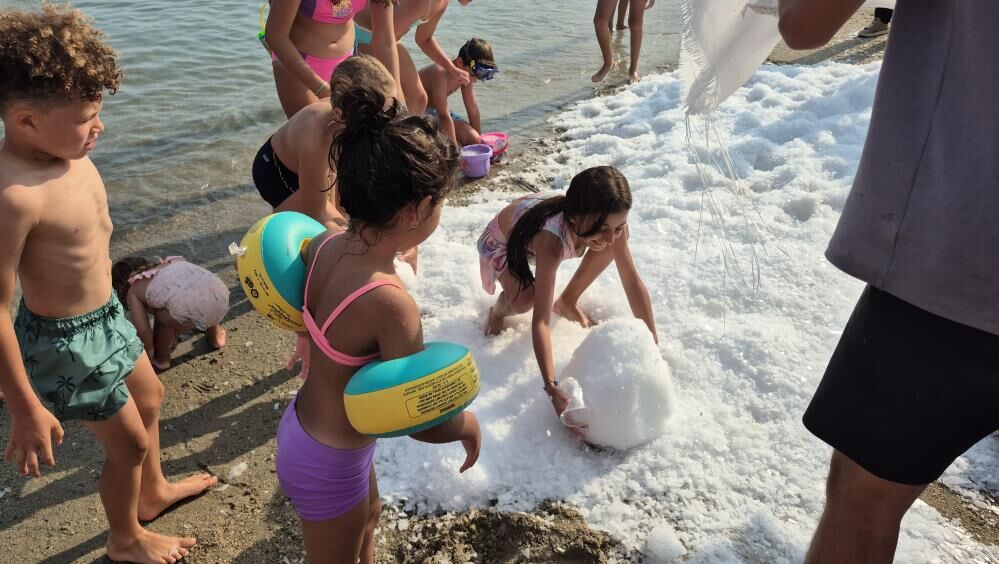 Bodrum’da Sıcaktan Bunalanlara 2 Tonluk Buz Sürprizi (3)