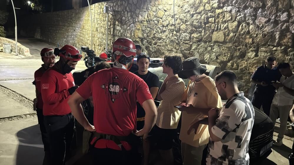 Deniz Keyfi Kâbusa Döndü 5 Arkadaş Sarp Arazide Mahsur Kaldı (2)