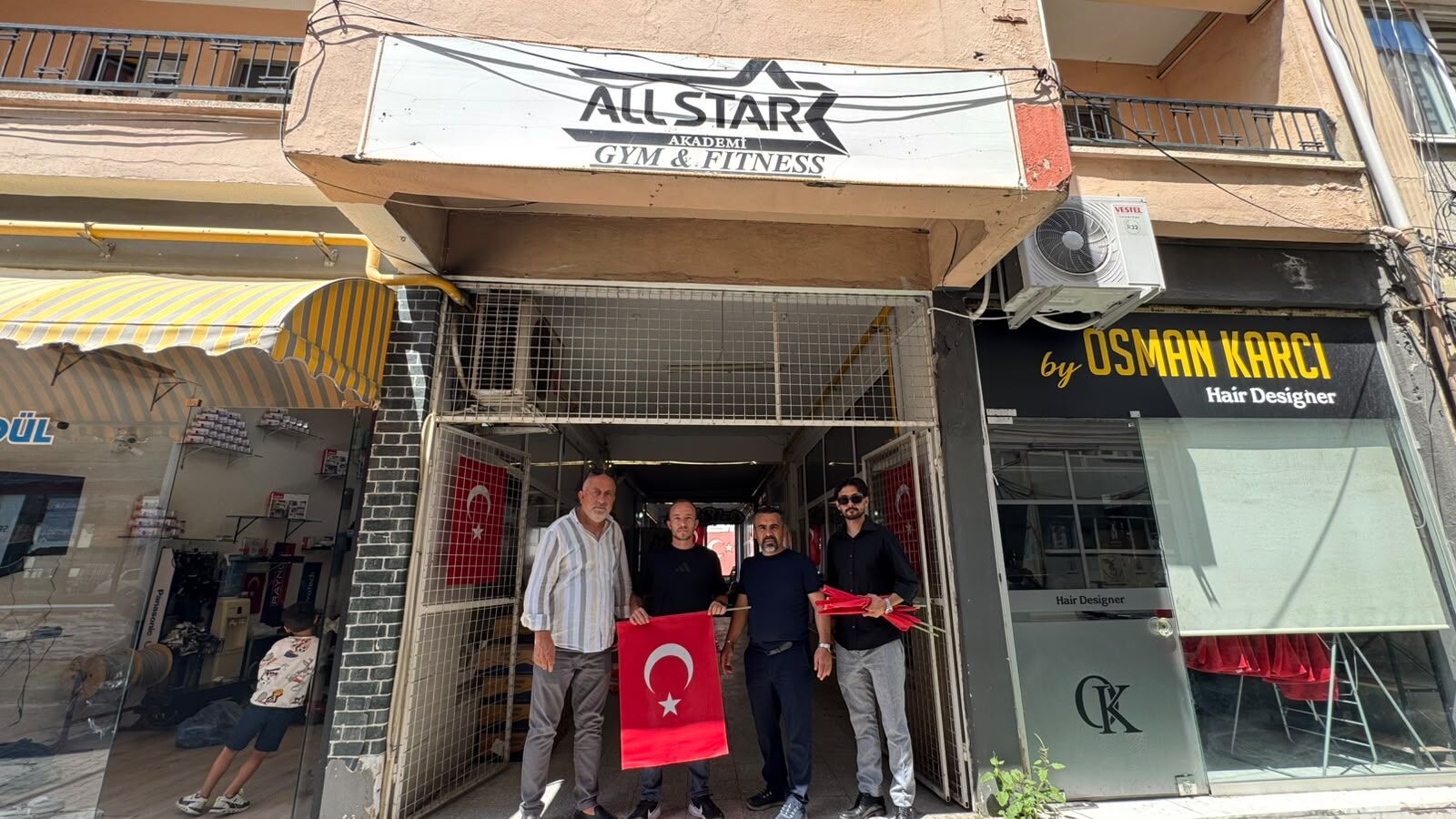 Mhp Menteşe “Bayrağımıza Sahip Çıkıyoruz” Diyerek Esnafı Gezdi (4)