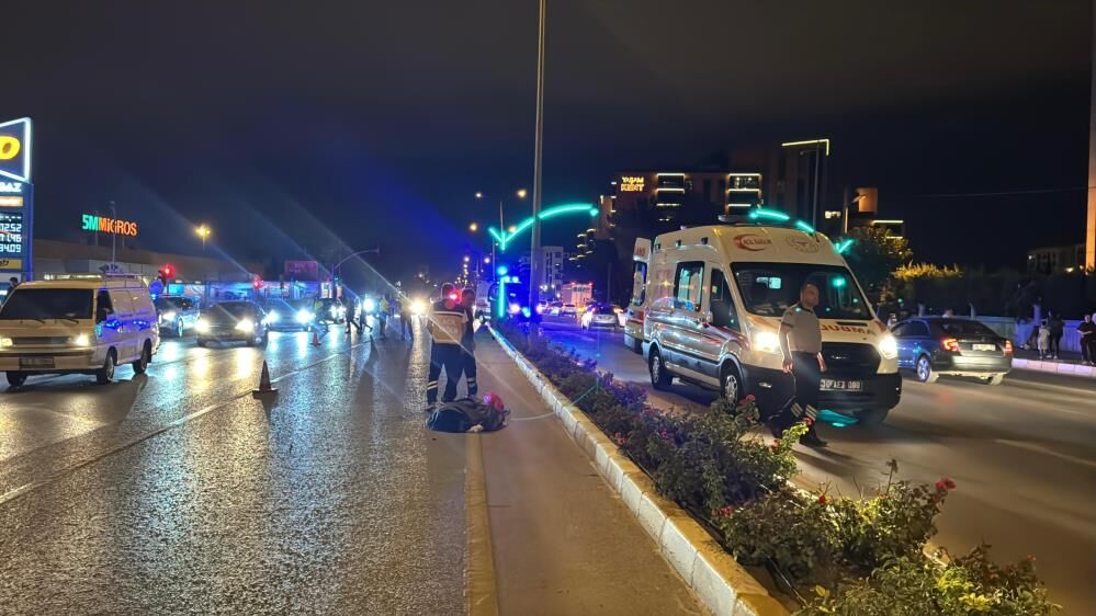 14 Yaşındaki İki Çocuğa Otomobil Çarptı Biri Hayatını Kaybetti (1)